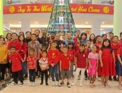 Claro Makassar Gelar CSR Christmas Lights On, Puluhan Anak Panti Asuhan Dapat Kado Natal