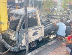 Angkut Solar Diduga Ilegal dengan Jerigen, Mobil Pick Up Hangus Terbakar di Bantaeng