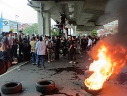 Puluhan Warga Bulukumba Tuntut Bawaslu Sulsel Tindaklanjuti Kasus Politik Uang di Pilkada Bulukumba