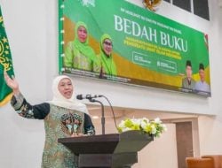 Khofifah Hadiri Bedah Buku KH Hasyim Asy’ari Pemersatu Umat Islam Indonesia Karya Gus Kikin