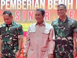 Sehari Empat Propinsi, Demi Swasembada Pangan Mentan Amran Hanya Istirahat di Heli dan Pesawat