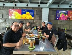 Direksi Harian Rakyat Sulsel Dijamu Makan Siang di RM Ayam Bakar Wong Solo Surabaya Usai Rapat Evaluasi JJMN