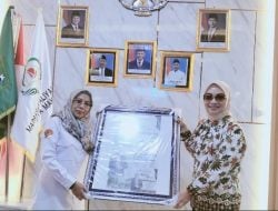 Orang Tua Siswa Beri Ucapan Selamat atas Promosi Doktor Kepala MAN 2 Makassar Hj. Darmawati