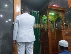 Hari Pertama Berkantor, Wali Kota Makassar Munafri Arifuddin Kumandangkan Adzan di Masjid Balai Kota 