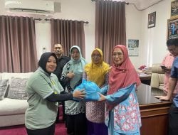 Tebar Berkah Ramadhan, FUF UIN Alauddin Makassar Salurkan 110 Paket Ramadhan untuk CS Hingga Tendik