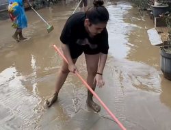 Ziva Magnolya Bagikan Momen Bersihkan Rumah Kerabat yang Terendam Banjir