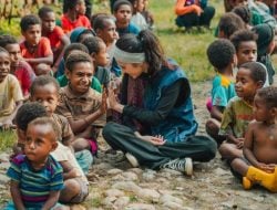 Warganet Puji Aksi Azizah Salsha Jadi Relawan di Papua: Salut Banget!