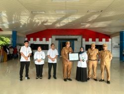 Penyerahan Piagam Penghargaan BPJS Ketenagakerjaan kepada Pemerintah Kabupaten Maros
