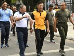 Danlantamal VI Makassar Hadiri Olahraga Bersama Hari Bayangkara ke-79 Tahun 2025