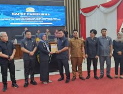 Dukung Keberlanjutan Pembangunan, Bupati Gowa Serahkan Dua Ranperda ke DPRD