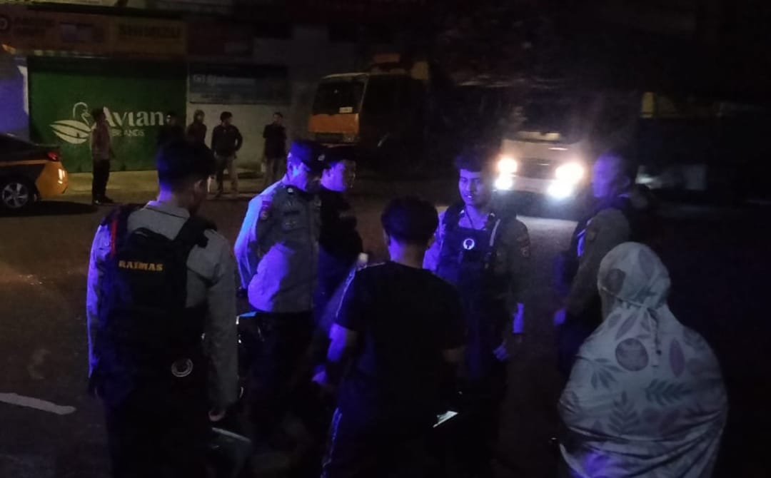 Polisi Bubarkan Permainan Tembak-tembakan Remaja di Jalan Raya Parepare,  Cegah Risiko Kecelakaan Lalu Lintas - Rakyat Sulsel